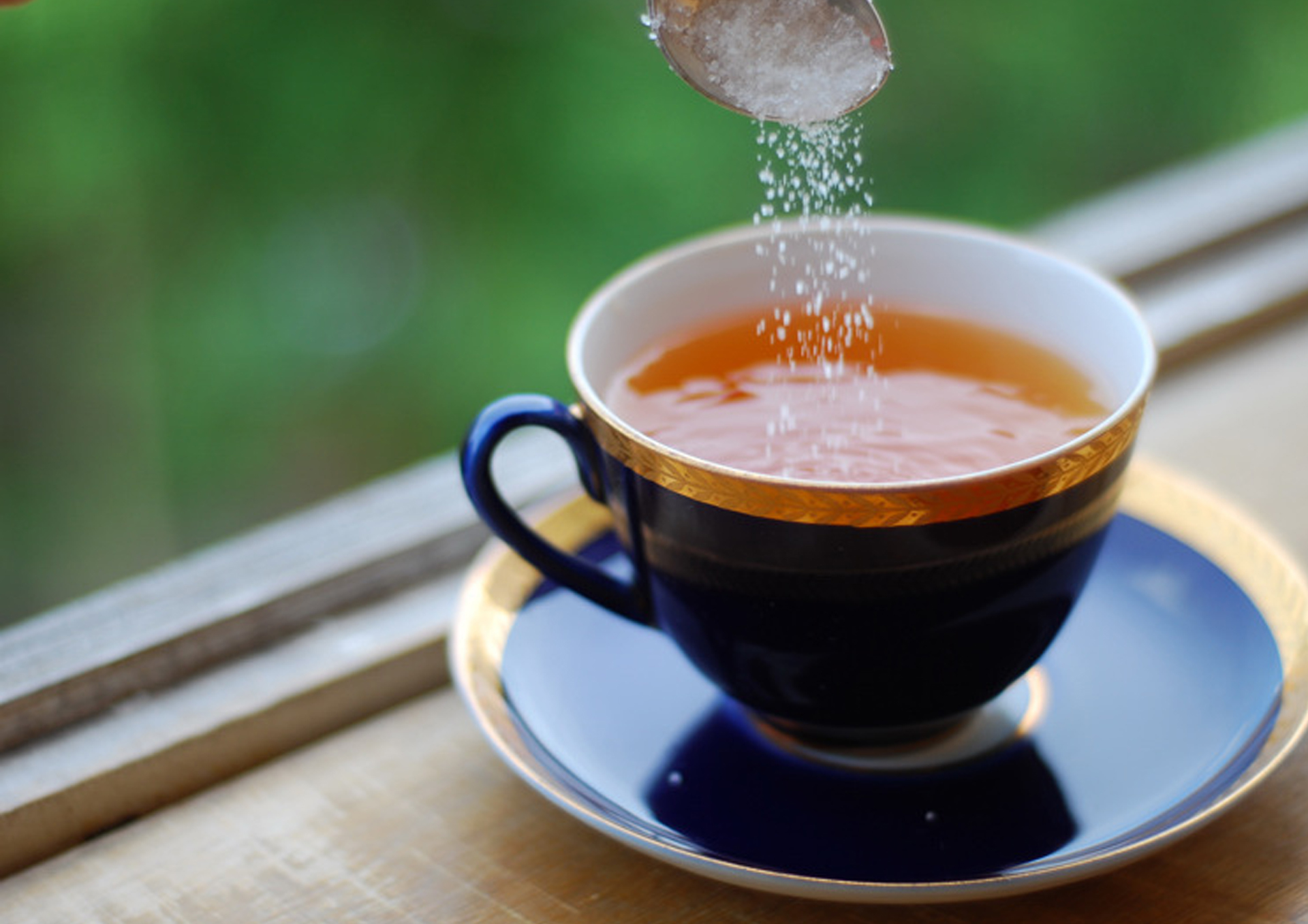 День по ч л. Международный день чая 15 декабря. Чай с сахаром. Чай сахара. Картинка чай с сахаром.